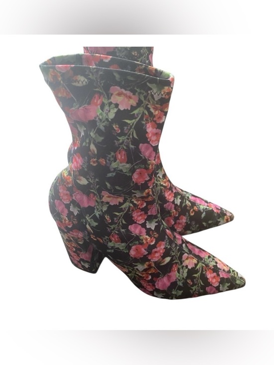 Steve Madden Shoes - Steve Madden Lombard Floral Sock Boots Pointed Toe Block Heel 9